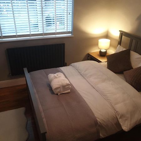 ロンドン Arsenal Highbury & Islington Beautifully Presented Bed & Breakfast エクステリア 写真