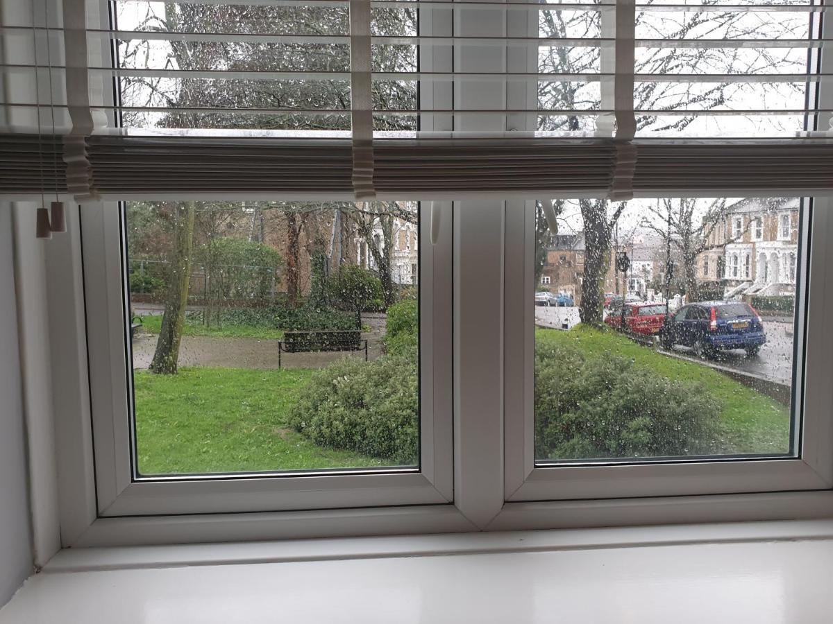 ロンドン Arsenal Highbury & Islington Beautifully Presented Bed & Breakfast エクステリア 写真